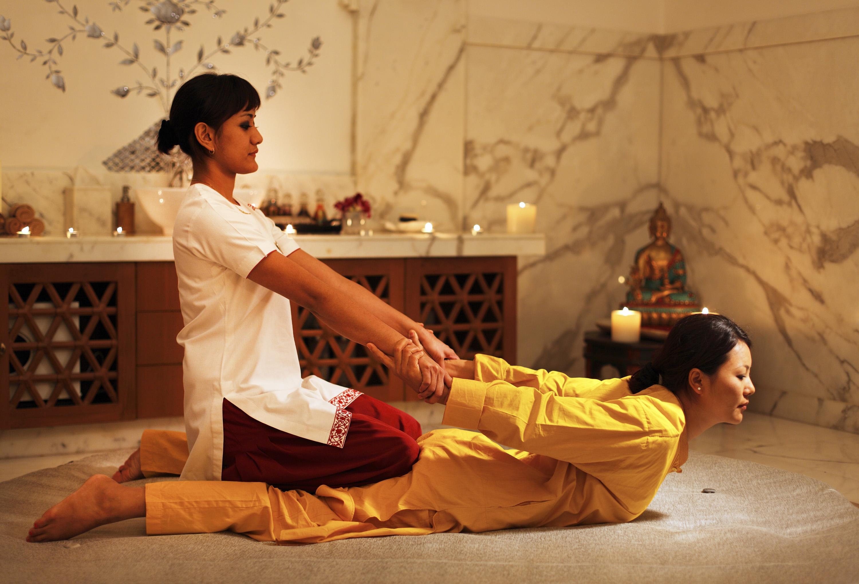 Traditional massage. Тайский массаж. Традиционный тайский массаж. Классический тайский массаж. Традиционный тайский йога массаж.